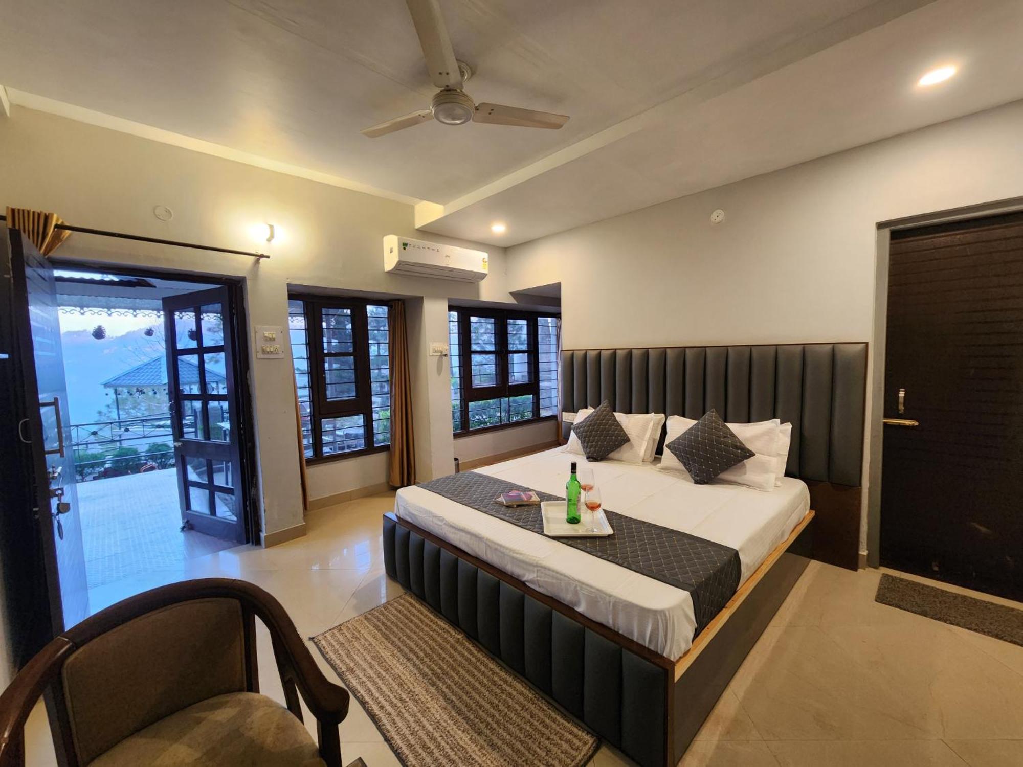 Pine Valley Resort Kasauli Eksteriør billede