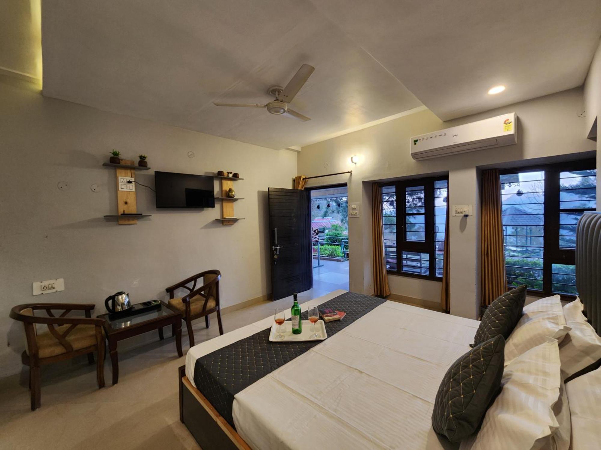 Pine Valley Resort Kasauli Eksteriør billede