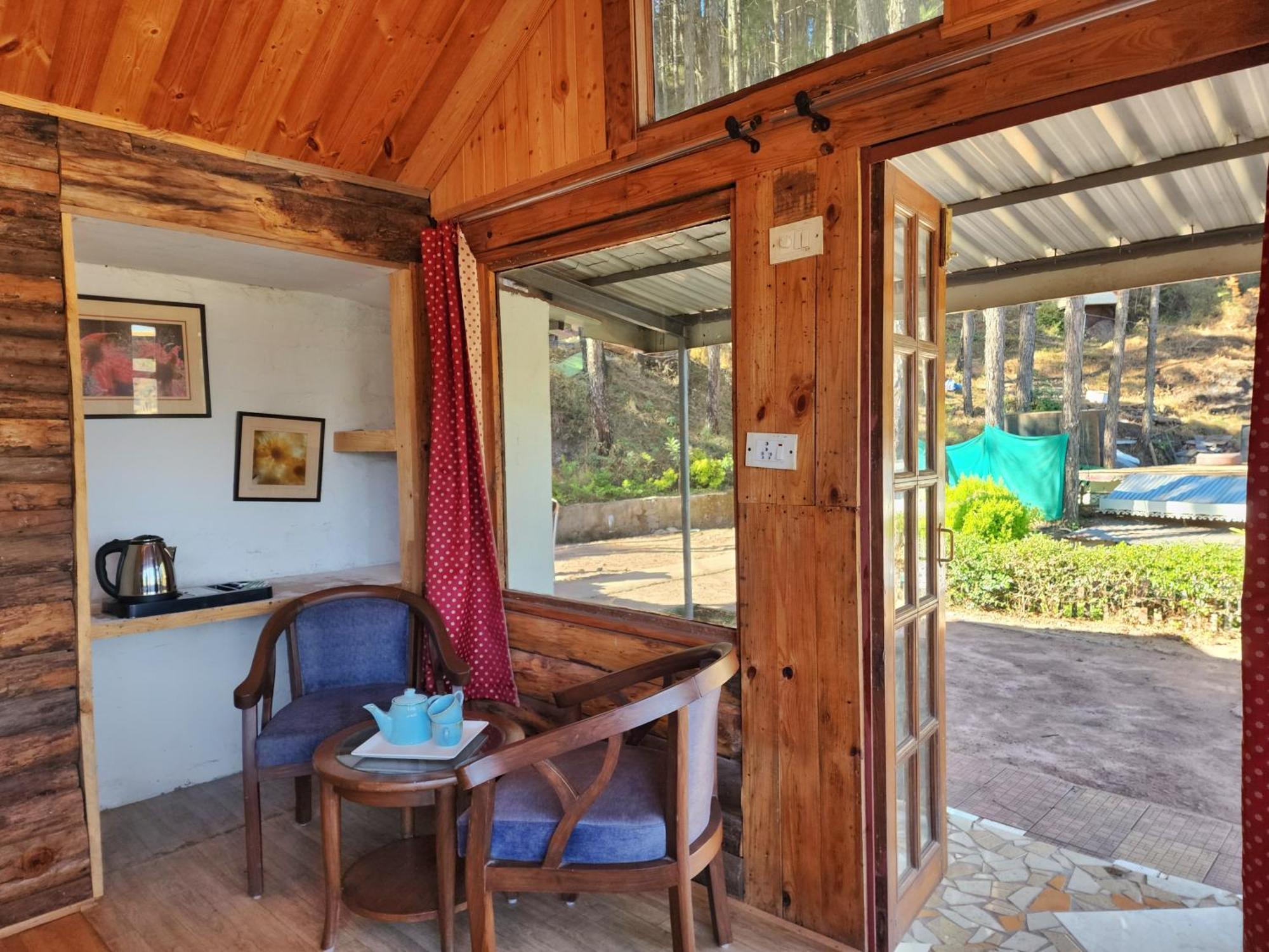 Pine Valley Resort Kasauli Eksteriør billede